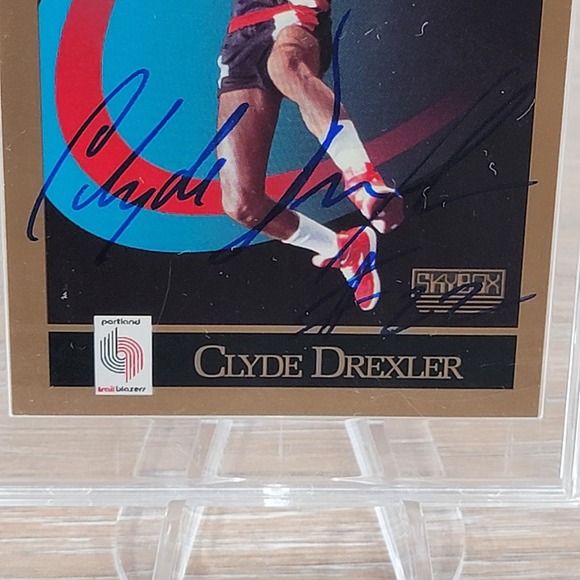 1990 SkyBox Clyde Drexler Autographed Portland Trail Blazers Basketball Signed - Picture 3 of 6